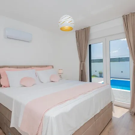 Holiday home Lovely In