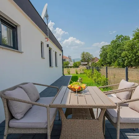 Stunning Home In Donji Prolozac
