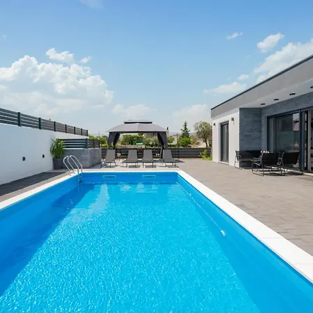 Lovely In Holiday home Donji Prolozac